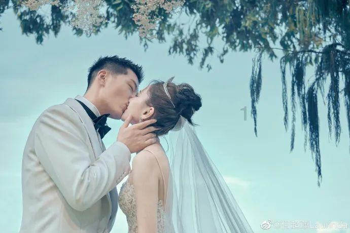 马化腾年会同款毛衣火出圈 京东同款红毛衣仅售66元