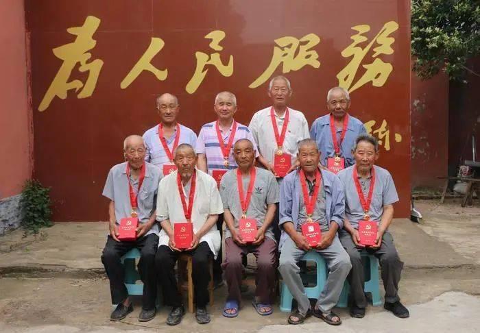 划龙舟吃粽子